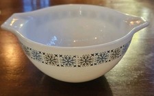 VINTAGE PYREX CHELSEA PATTERN