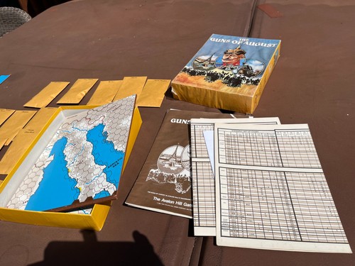 Vintage avalon hill the - hill, guns