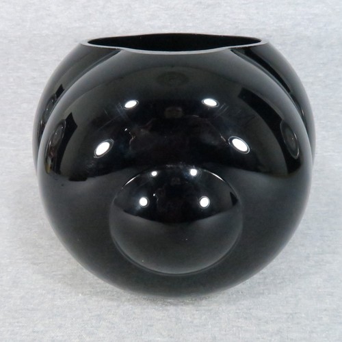 Vintage fostoria nautilus vase - fostoria,
