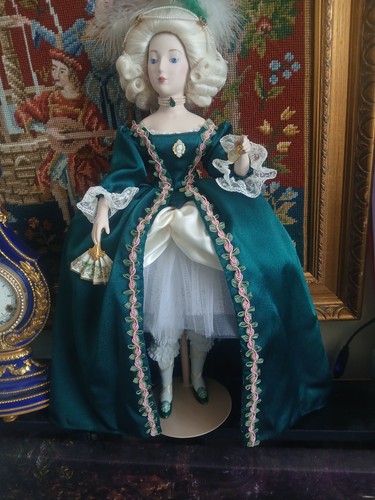 Artist dressed marie - artist,