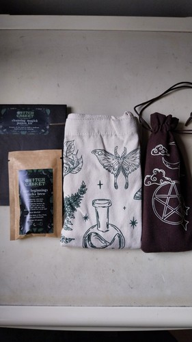 Witch casket tote - ,