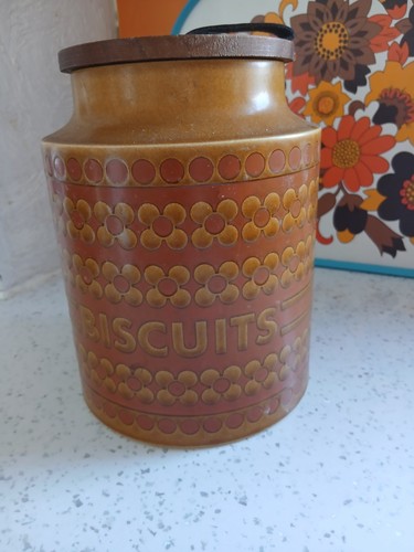 Hornsea saffron biscuit - biscuit, barrel