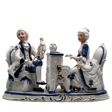 CLASSICAL BLUE & WHITE