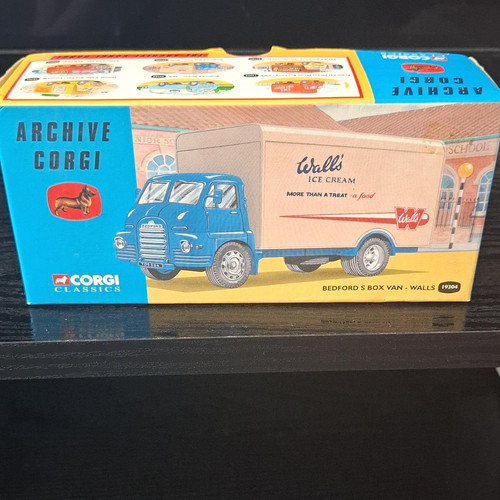 Corgi classics bedford box - classics, s