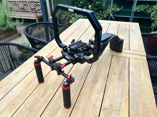 Shape dslr mirrorless camera - mirrorless,