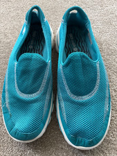 FAB SKECHERS GOWALK BLUE & WHITE SLIP ON CASUAL SHOES - SIZE 6!!