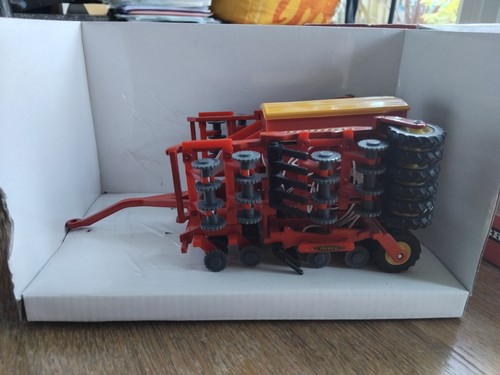 Britains 40922 scale - 1:32,