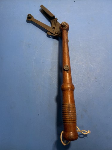 Vintage hand trap - vintage,