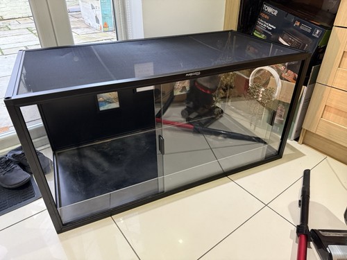 Reptile vivarium 122 - 122, 61