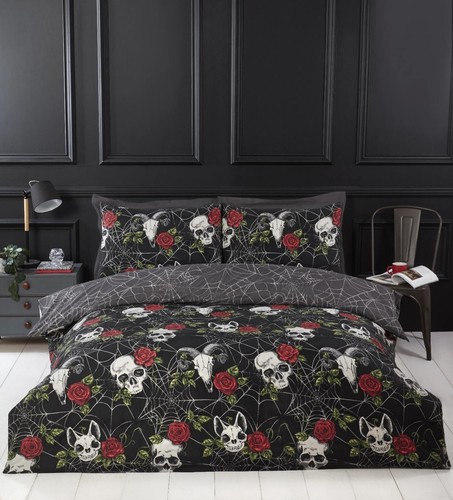 Skulls and roses duvet cover - roses,