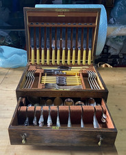 EARLY ANTIQUE OAK CANTEEN OF