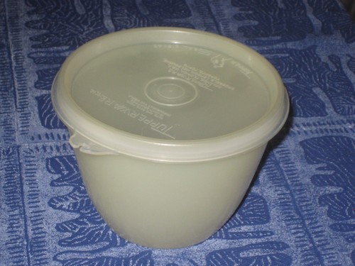 Vintage tupperware container - vintage,