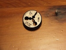 1/16" WHITWORTH  die (OD 2.05cm)  Made in England  - Good working condition.