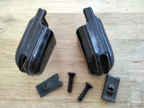 Mgb seat pivot plastics pair - mgb,