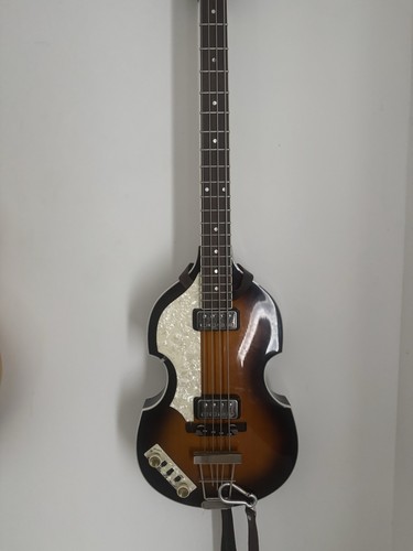 Left handed hofner - left,