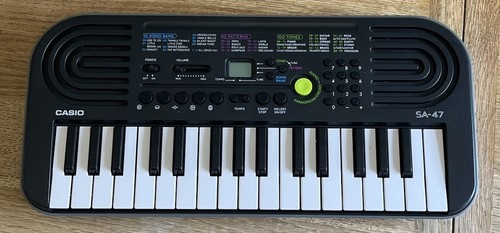 Casio keyboard black and - sa-46,