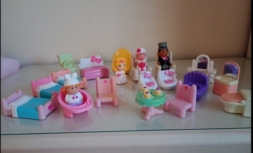 Dolls house furniture and