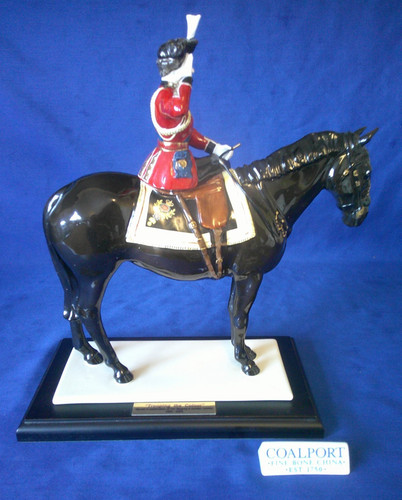 Coalport figurine queen - coalport,