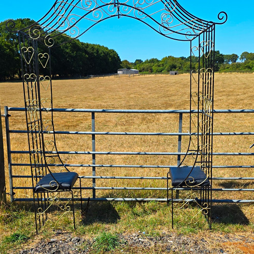 Black metal pedestrian garden - black,