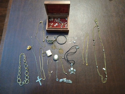 Pre owned scrap wearable - scrap, &