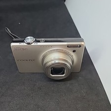 Silver Nikon COOLPIX S6000