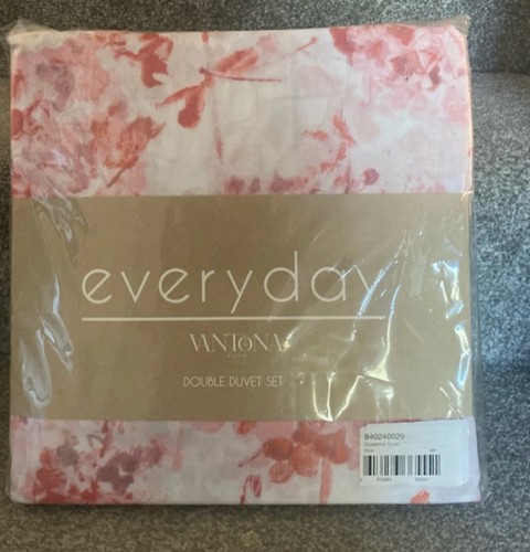 Bnwt dounle size vantona - size,