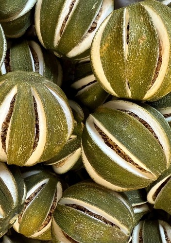 Whole green orange - green, dried