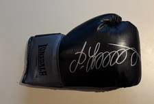 Oleksandr Usyk Signed Boxing Glove with Certificate of Authenticity (COA)