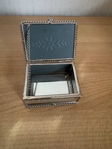 Vintage glass jewellery box - jewellery,