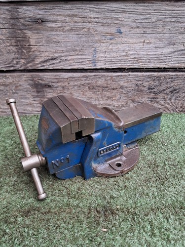 Vintage record bench vice - 1,