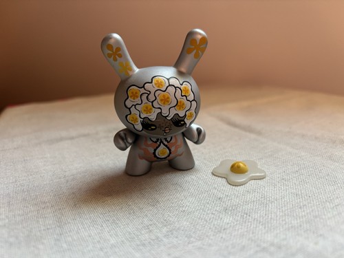 Kidrobot dunny fatale - kidrobot,