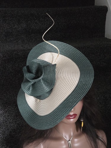 Elegant beige and emerald - beige,