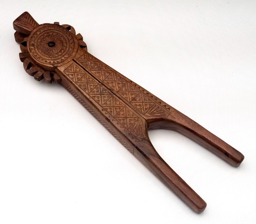 Vintage chip carved - chip,