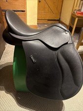 Wintec Black Adjustable Gullet Saddle 16.5" Seat. Easy Change fit Solution CAIR