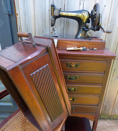 Singer vintage sewing machine - singer,