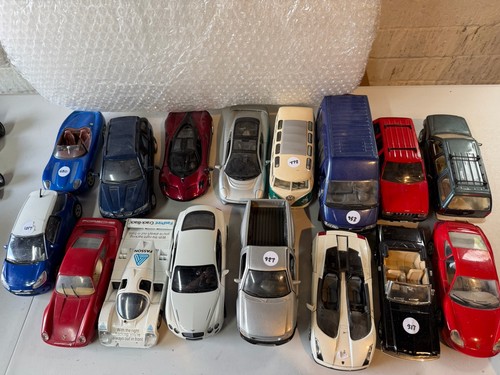 Scale diecast model cars - 1:24,