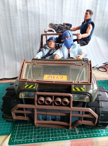 Hasbro action man rhino - hasbro, jeep