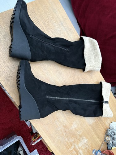 Ladies size new black - 7, suede