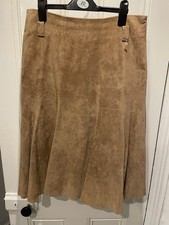LADIES LIGHT TAN SUEDE SKIRT. SIZE 10, GENUINE LEATHER.