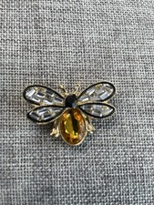 Modern Attractive Costume Jewellery Bee Brooch 7.95 Grams .