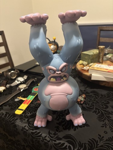 Kidrobot pause yeti dunny - kidrobot,