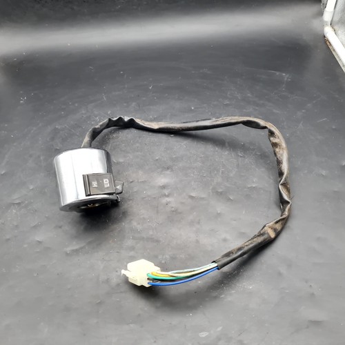 Handlebar switch knob left