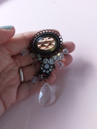 Vintage style brooch with