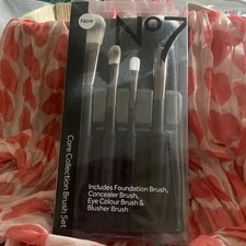 No7 CORE COLLECTION 4 BRUSH