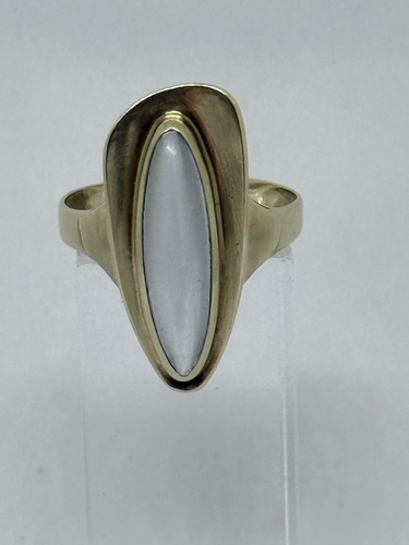 8ct yellow gold moonstone - yellow,
