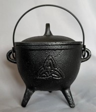 Cast iron cauldron with - iron,
