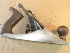 OLD VINTAGE STANLEY BAILY NO 4 VERY USABLE AND COLLECTABLE OLD TOOL