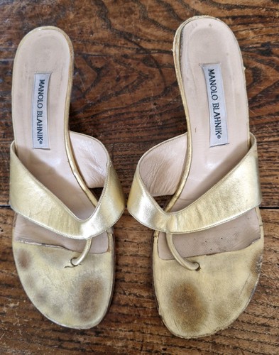 Manolo blahnik gold toe post - gold,