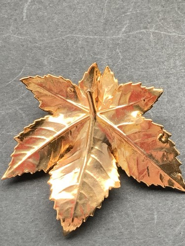 Vintage leaf brooch gold tone - leaf,