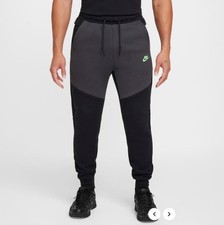 NEW MENS S SMALL NIKE TECH